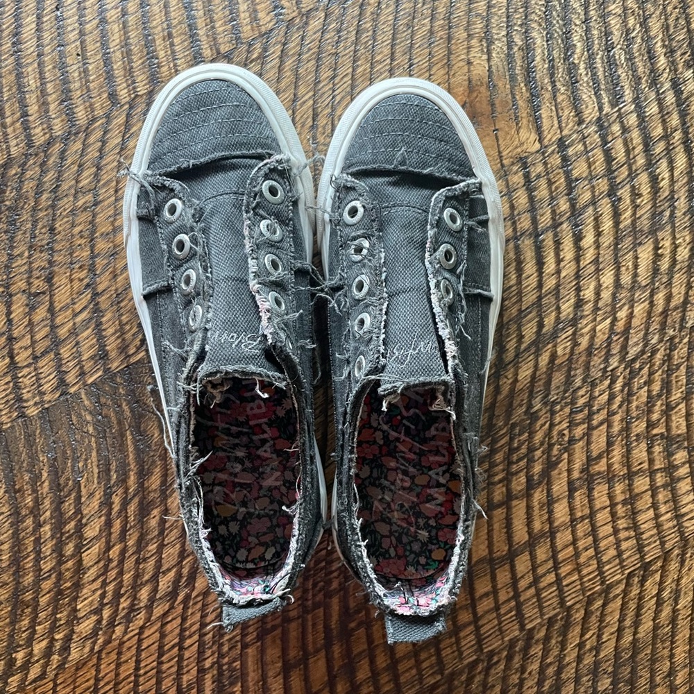 GUC — Blowfish Malibu Sadie Slip-on Platform — size 5 Women’s — smoked black